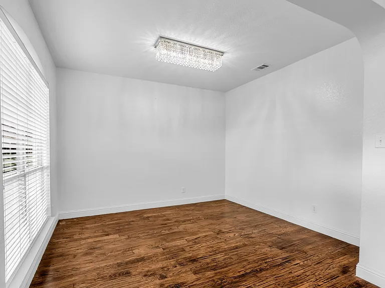 3010 Lena Dr — Photo 45