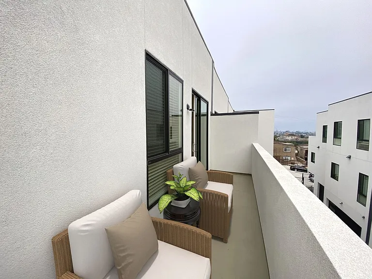 2961 E St #4 — Photo 8