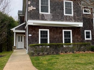 1 Savannah Ln N, Southampton, NY 11968