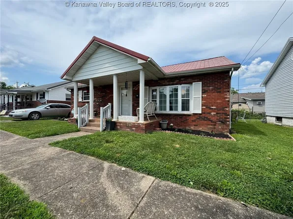 3709 37th St, Nitro, WV 25143