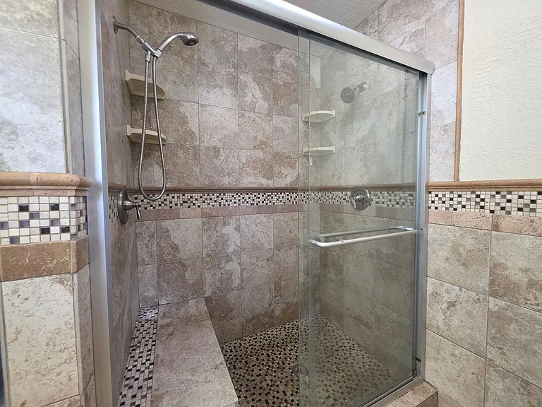 7819 Hearthstone Cir — Photo 27