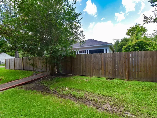 525 Mowbray St, Sour Lake, TX 77659