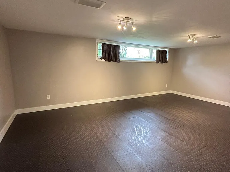 73 Farmbrook Rd #BASEMENT — Photo 6