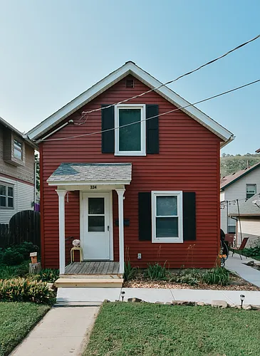 334 E 7th St Photo 1