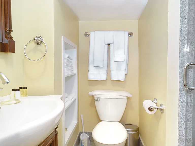 48 Hereford St #A — Photo 6