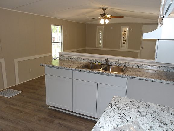 3rd image of 371 Oak Hill Dr