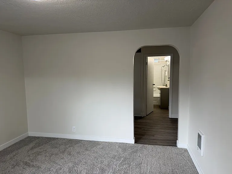 990 W 10th Ave — Photo 5