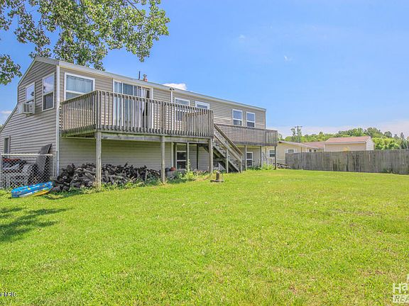 3rd image of 3385 Causeway Dr NE