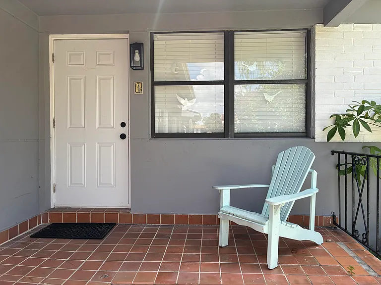 130 S Lakeside Dr #1 — Photo 2