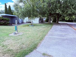 8015 S Huron River Dr, South Rockwood, MI 48179