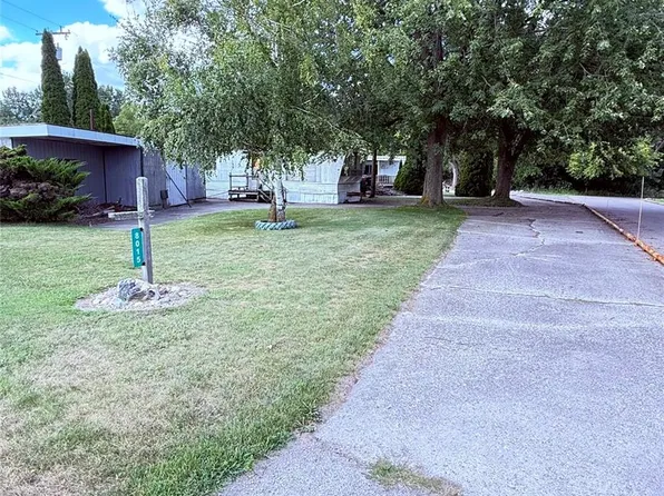 8015 S Huron River Dr, South Rockwood, MI 48179