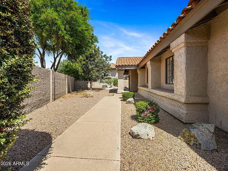 9823 N 100th Pl — Photo 3