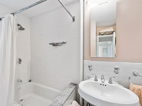 5th image of 29 W 64th St APT 4E