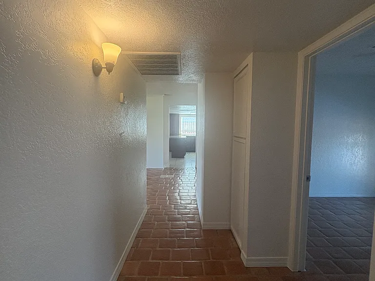 7137 W Colter St — Photo 9