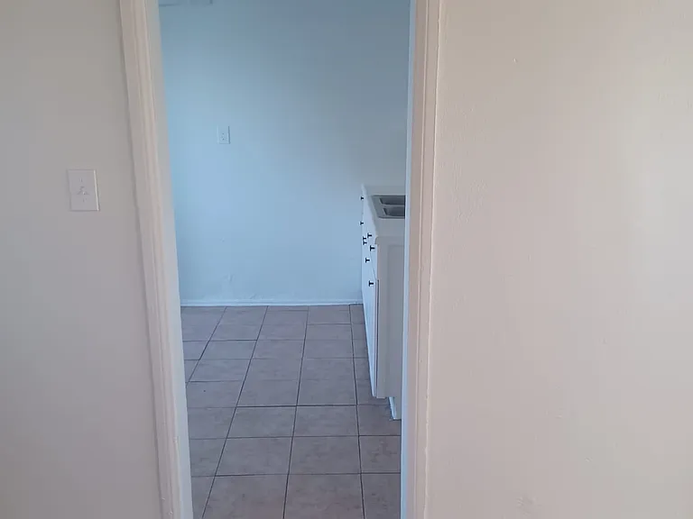 2639 E 55th St #5 — Photo 10