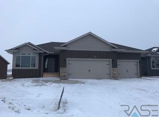 2912 S Keyrell Dr, Sioux Falls, SD 57106