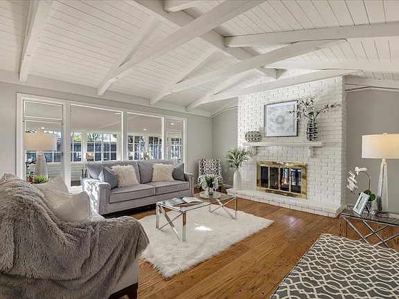 5th image of 901 Monica Ln