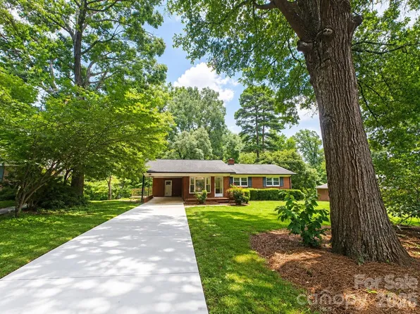 109 Holly Dr, Mount Holly, NC 28120