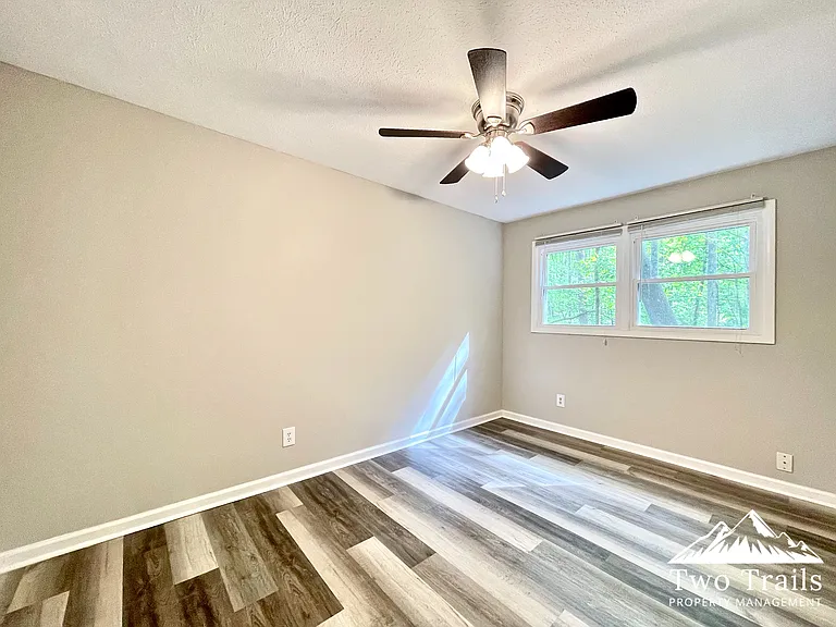555 Finley Cove Rd — Photo 3