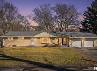 10 Fairlawn Avenue, East Hampton, CT 06424