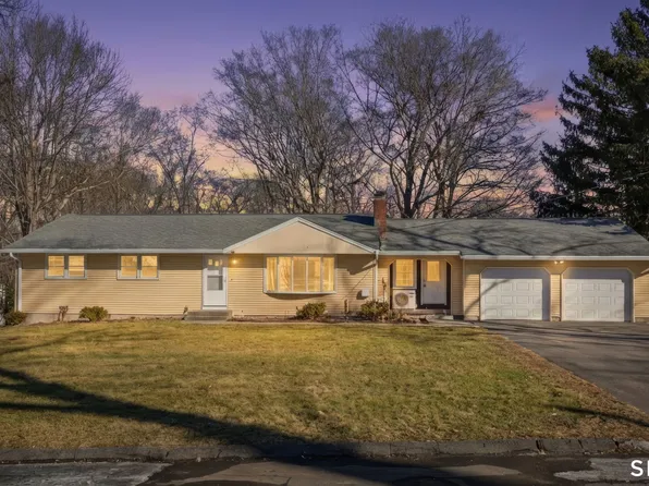 10 Fairlawn Avenue, East Hampton, CT 06424