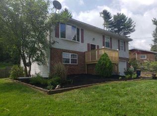 108 Pleasant View Ter, New Cumberland, PA 17070