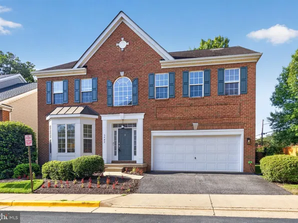 6482 Warwick Cir, Alexandria, VA 22315