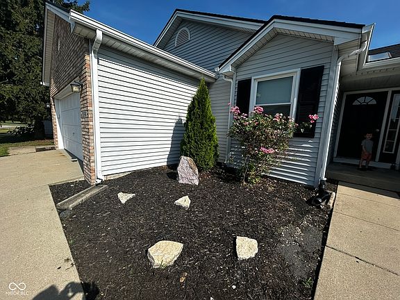 2nd image of 3396 Paddington Dr