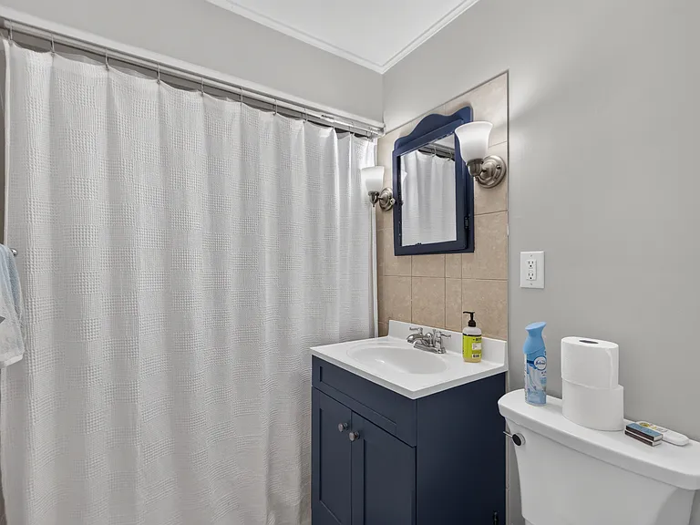 7237 Roe Ave — Photo 14