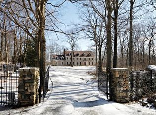 14 Aunt Pattys Ln E, Bethel, CT 06801