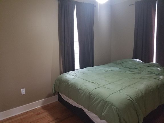 Upstairs room: 8'6" x 11'10"