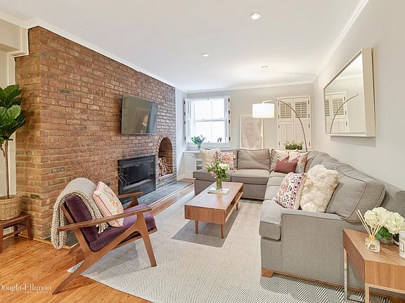 3rd image of 305 W 22nd St