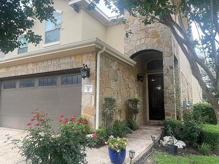 7320 Colina Vista Loop #B — Photo 3