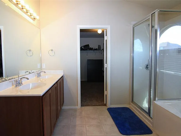 2705 Overton St — Photo 9