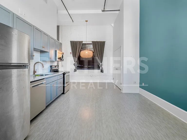 28 Monroe St #404 — Photo 6