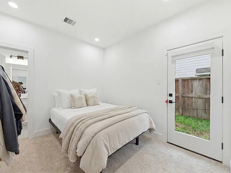 8317 Brecha Ln — Photo 10