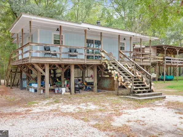 944 Warners Lndg, Hortense, GA 31543