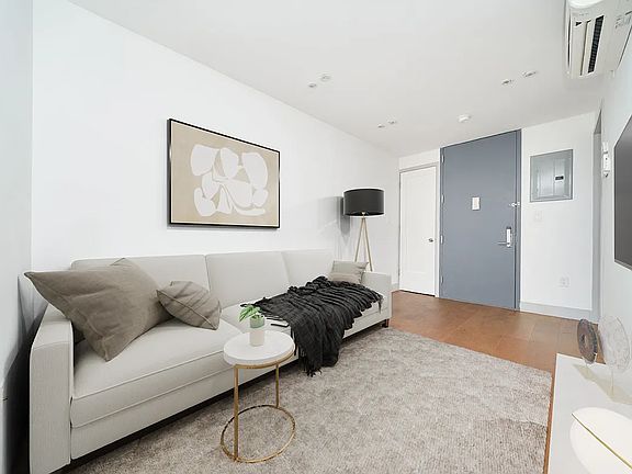 2nd image of 1308 Pacific St #2R
