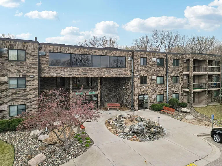 Park Place Apartments in Burnsville — Photo 33