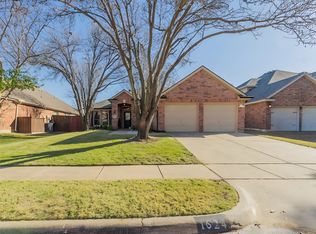 1624 Knoll Ridge Cir, Corinth, TX 76210