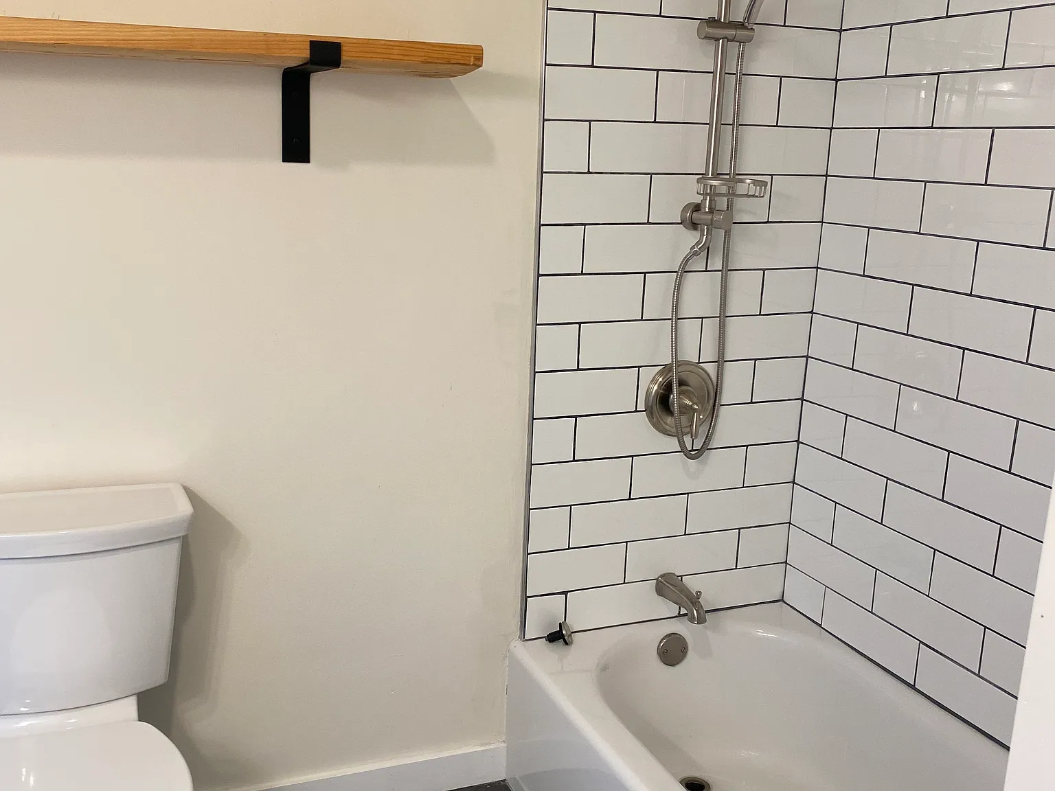 2081 Quechee Main St — Photo 3