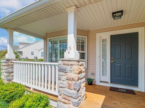 3rd image of 3275 Chamberlain Cir