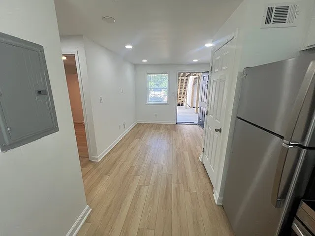 693 Formwalt St SW #11 — Photo 3