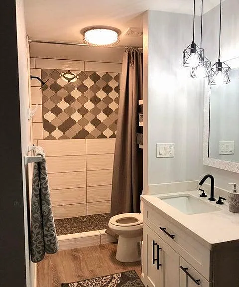 Primary bath attached to primary bedroom