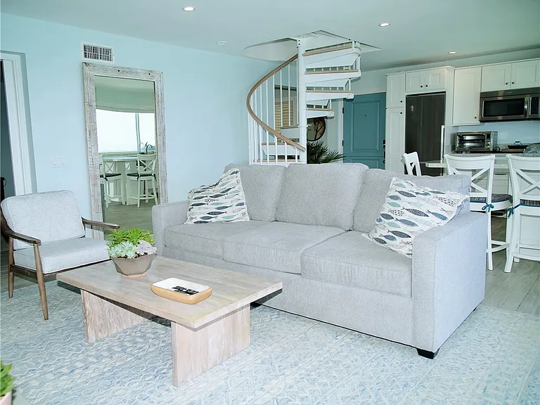 1249 Ocean Front #D — Photo 5