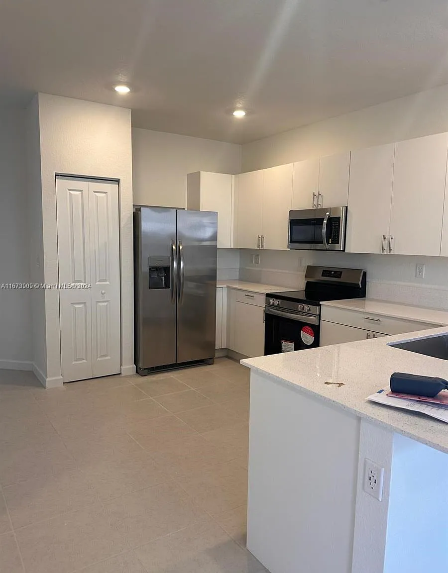 4 bed, 2.5 bath, $3,150 — Photo 4