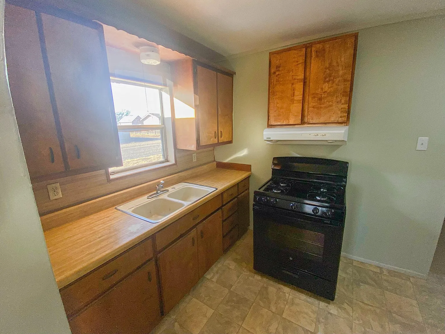 2 bed, 848 sqft, $1,000 — Photo 4