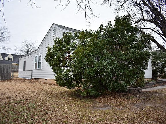 3rd image of 1210 NW Parkview Blvd