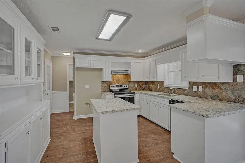 4 bed, 1800 sqft, $2,425 — Photo 4