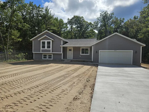 1937 E White Lake Dr, Twin Lake, MI 49457